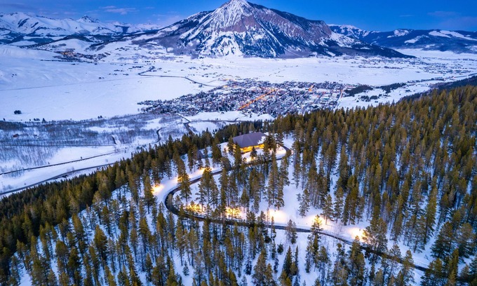 Crested Butte House | Breathtaking Views, 70 Acres, Huge Deck with Hot Tub & 5-Star Family Fun! ⛰️⛰️⛰️