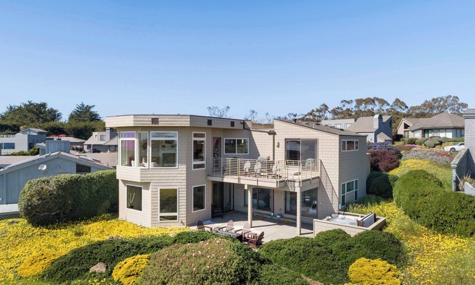 Bodega Bay House | Breathtaking Views | Gourmet Kitchen | Hot Tub