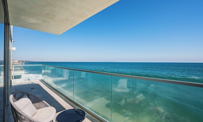 Eastern Malibu Villa | Breathtaking Views Malibu