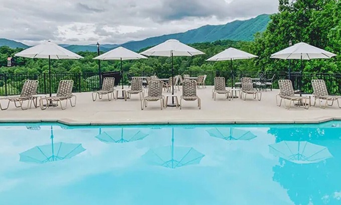 Townsend House | Breathtaking views Smoky Mountains near Gatlinburg, PIdgeon Forge & Dollywood.