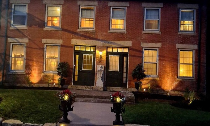 Galena House | Briarstone Inn | Historic 7-Room Inn w/Private Baths | Walk to Downtown Galena