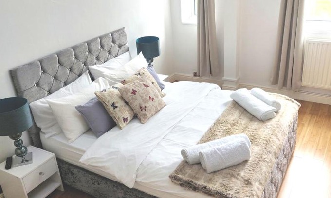 Bermondsey Apartment | BridgeCity Apartment,London