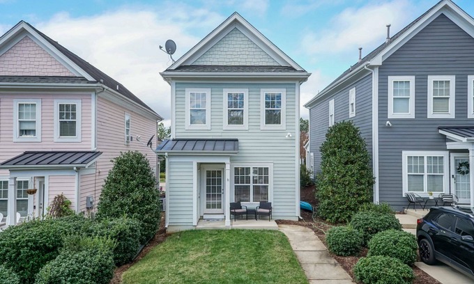 Umstead House | Brier Creek 3BR Row Home - King Suite - RTP Access