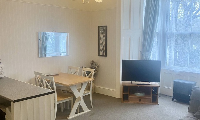 Chysauster Apartment | Bright 2 Bed Flat near Seafront Central Penzance