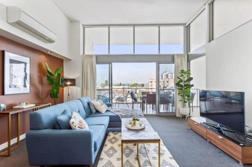 East Perth Apartment | Bright 3bdrm City Skyline Views Catbus,waca,optus
