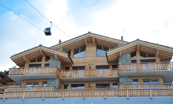 Veysonnaz Apartment | Bright 5 * Ski In, Ski Out Apartment on the slopes (3 bed, 3 bath)
