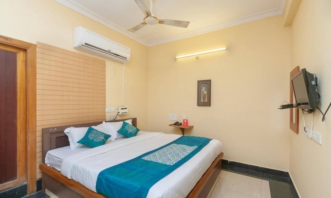 Tirupati House | Bright and Cosy Room Stay @ Tirupati