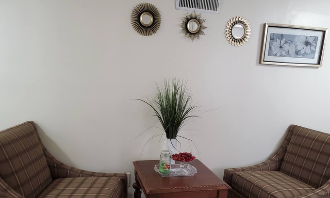 Niskayuna House | Bright and cozy