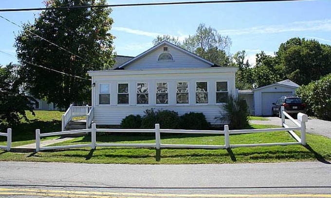 Biddeford Cottage | Bright and Spacious Hills Beach cottage