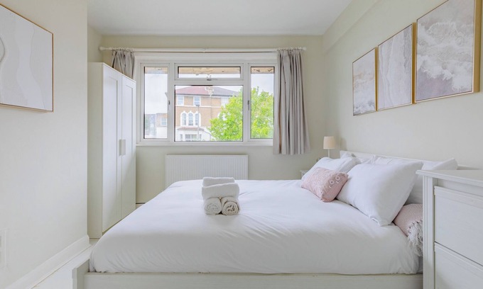 Wandsworth Apartment | Bright and Welcoming 2BD Flat in South West London