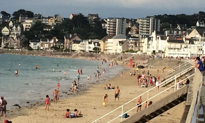 Pleneuf-Val-Andre Apartment | Bright apartment sea and shops a few steps, equipped as at home