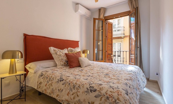 San Felipe Neri Apartment | Bright apartment with patio and balconies in the center
