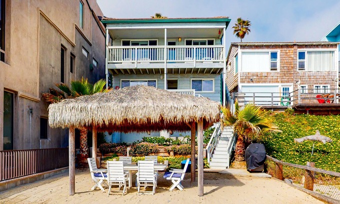 South Oceanside House | Bright, attractive family house right on beach w/firepit, free WiFi, private W/D