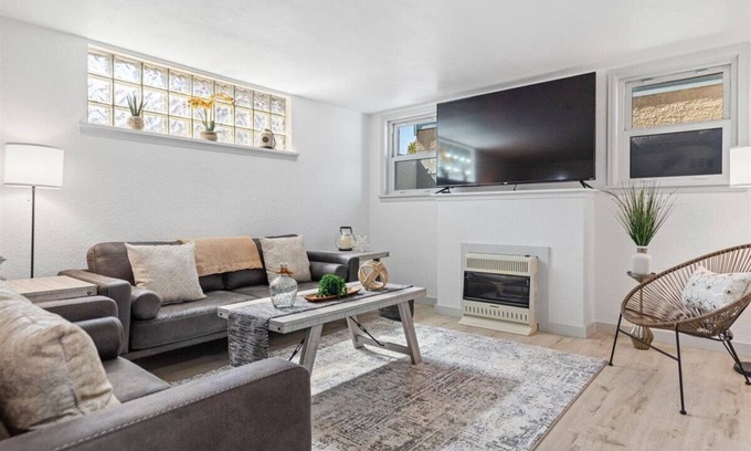 Billings House | Bright & Charming 2BR: Near Downtown