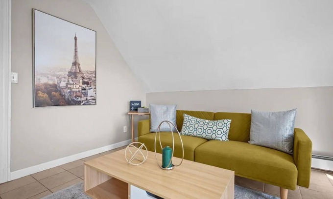 Washington Park Apartment | Bright & Chic in the City