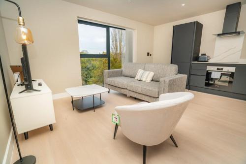 Bloxwich Apartment | Bright & Contemporary 2 Bed Flat in Birmingham