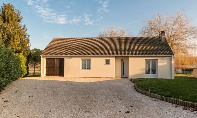 Gy Cottage | Bright Cottage in the Heart of Monts de Gy
