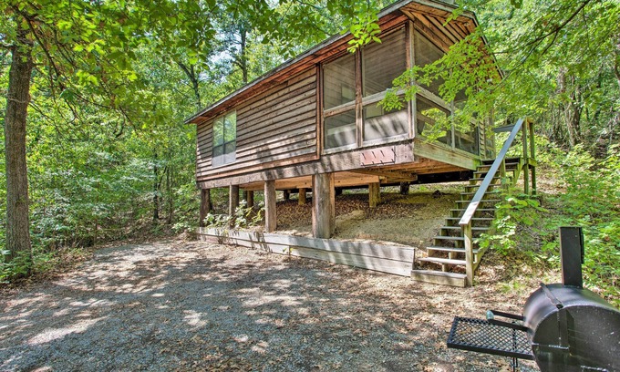 Davis Apartment | Bright Davis Escape w/Screened-In Porch!