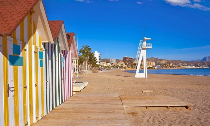 Coveta Fuma Apartment | Bright flat 50m from the beach with swimming pool and car park