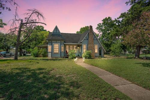 Seguin House | Bright & Fun 3BR Cozy Nook home
