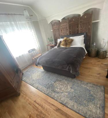 Bexhill-on-Sea House | Bright large double with parking and lovely bath