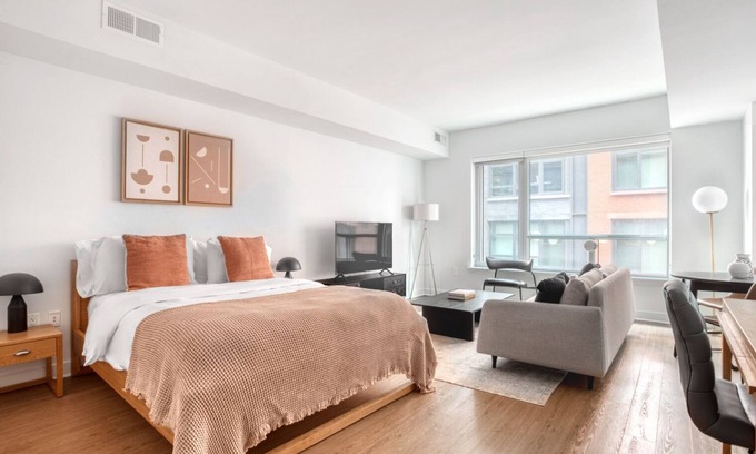 Mount Vernon Triangle Apartment | Bright Mount Vernon Studio w/Pool, W/D & Gym, near Metro, by Blueground