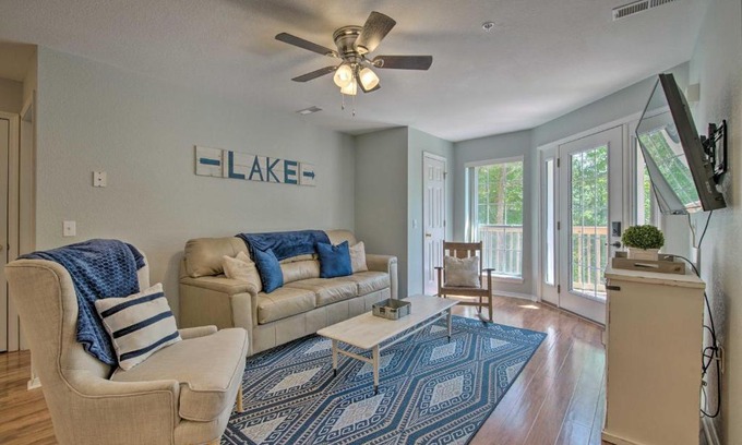 Kimberling City Apartment | Bright Ozarks Condo with Balcony and Lake Views!