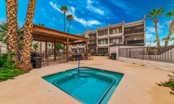 Dietz Condo | Bright, Quiet 2BD/2BA Eastside Condo w Pool & Parking - Low Summer Rates! 🌞