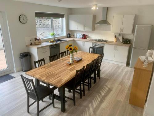 Portsoy House | Bright, Spacious 5-Bed, 4-Bathroom home on Loch Soy