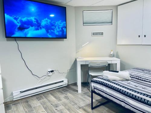 Haledon House | Bright, Stylish and Comfy Luxury Room With Workspace!