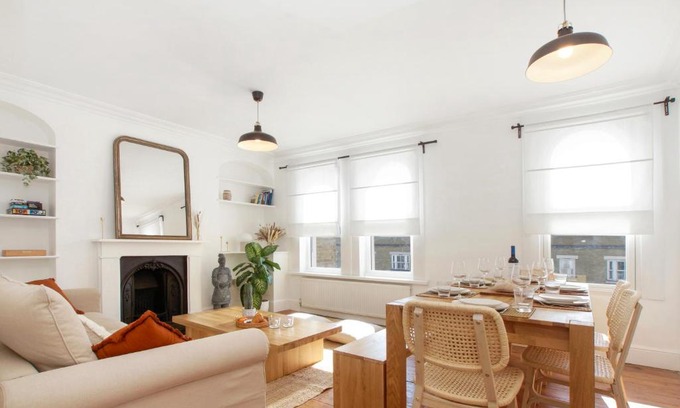 Mile End Apartment | Bright, stylish & cosy 3-Bed Flat near Mile End