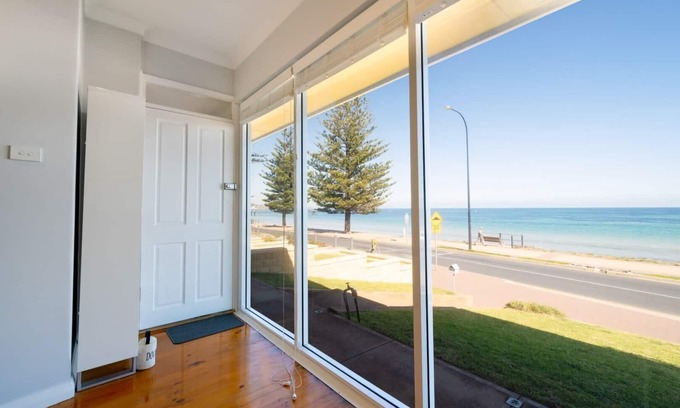 Brighton Apartment | Brighton Beachfront Sanctuary