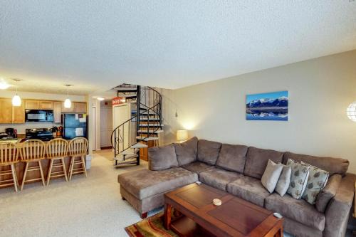 Alyeska Apartment | Brighton Condo #209