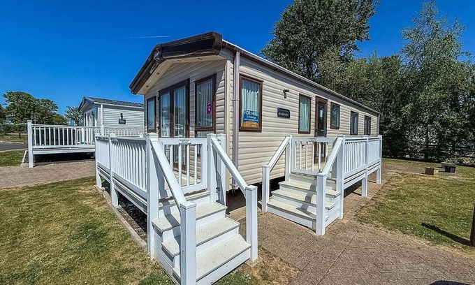 Caister-on-Sea House | Brilliant caravan for hire at Caister Haven Holiday Park in Norfolk ref 30011H