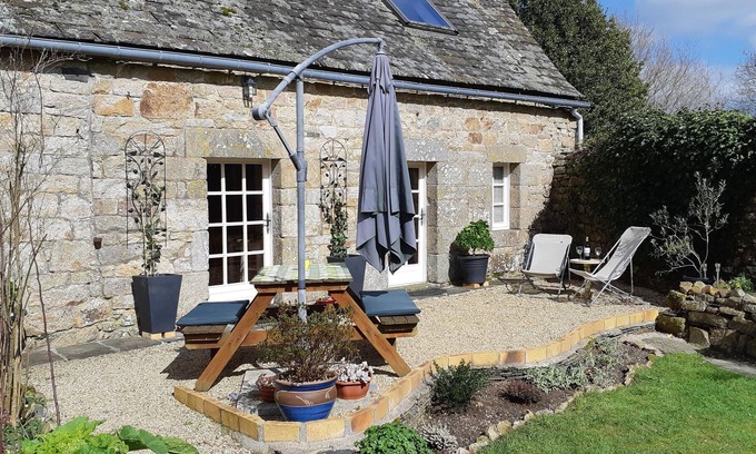 Lescouet-Gouarec Cottage | Brittany Holiday Cottage Gite with Hot Tub & Sauna