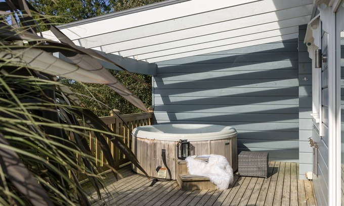Braunton House | Broadpath, Great Field Lodges - a lodge that sleeps 2 guests in 1 bedroom