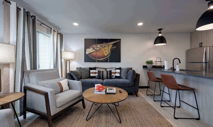 North Capitol Condo | Broadway 4min-Music Row Condo-Pool+Balcony-Sleep 4