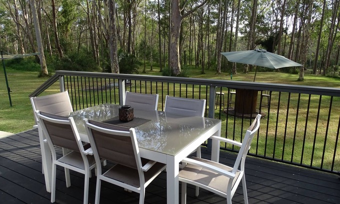 Greta Main Cabin | Bronte Lodge - Wine Country Stay Hunter Valley, Games Room, close to town.
