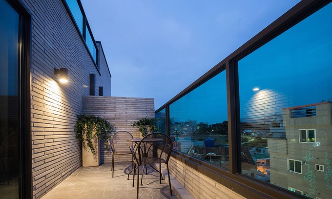 Busanjin Hotel | Brown-Dot Choup