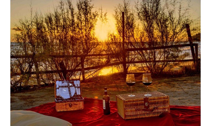 Le Rocchette Apartment | Brown apartment by the sea with private beach and private parking