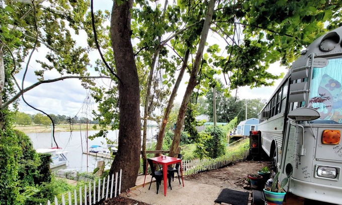 West Monroe Cabin | Bruiser! Cozy Riverfront School Bus! Pet Friendly!