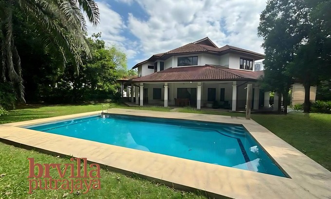 Putrajaya Villa | BRVilla 5-bedroom villa in IOI Resort City Putrajaya with PRIVATE POOL