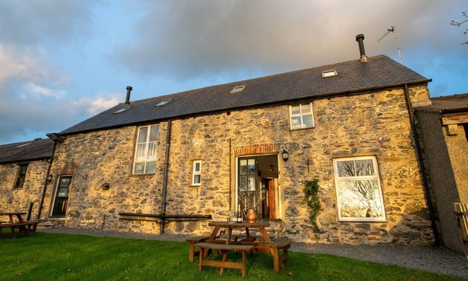Caergeiliog Other | Bryn Lon Mawr: 5-Bed Barn Conversion in Caergeiliog | Managed by Anglesey Holiday Lettings