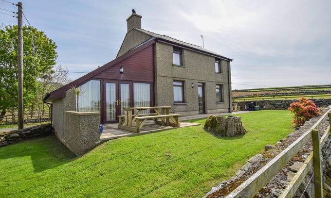 Garndolbenmaen House | Bryn Ystrad Llyn - Four Bedroom House, Sleeps 8