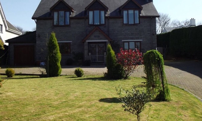 Crynant Apartment | Bryngower House