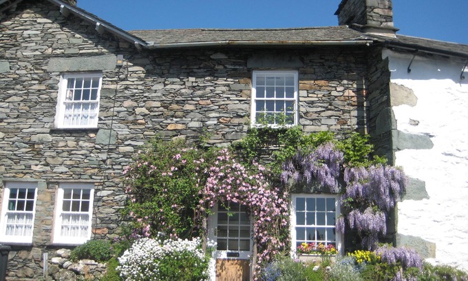 Ambleside Cottage | BRYONY COTTAGE, private parking, wifi, sleeps 3, tranquil central location