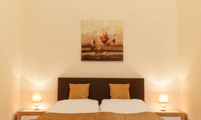 Nepszinhaz negyed Apartment | Budapest City Apartments For Groups