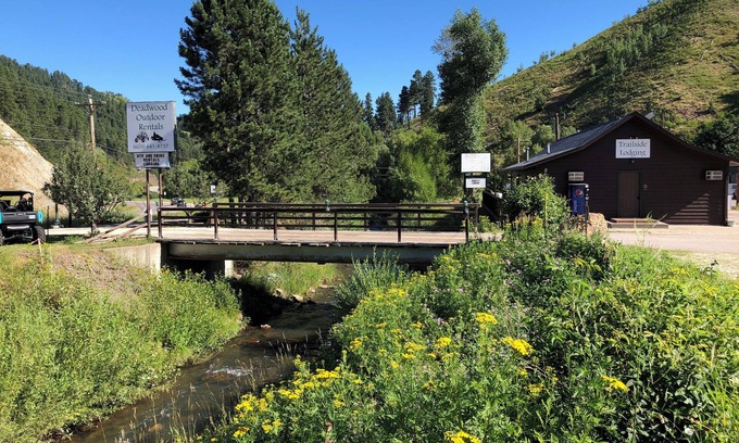 Deadwood Hotel | Budget Friendly Room 109 - Pet Friendly