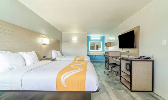 Pleasanton Hotel | Budget-Friendly Unit Near Palmer Ranch & Restaurants