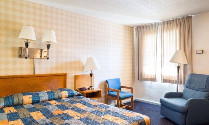 Huntington Hotel | Budget Host Alexandria